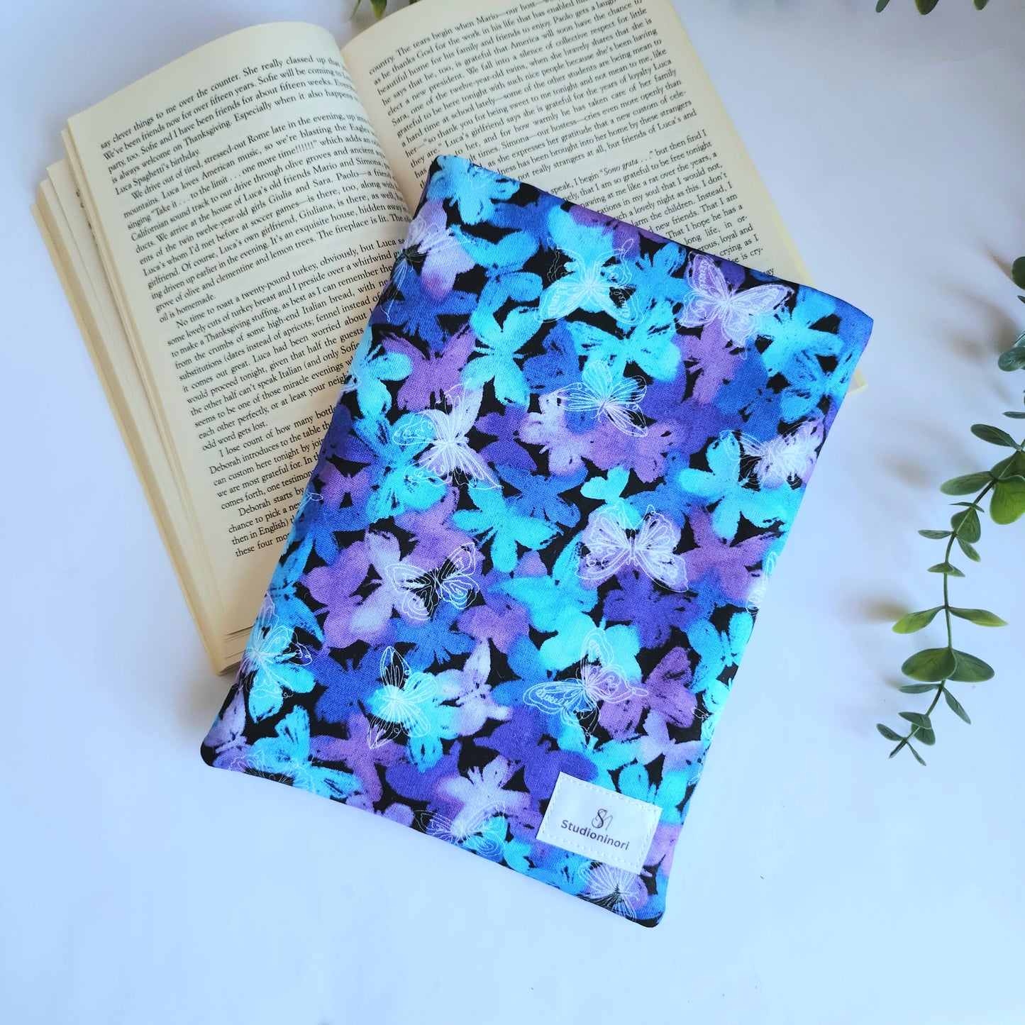Sherley Book Sleeve
