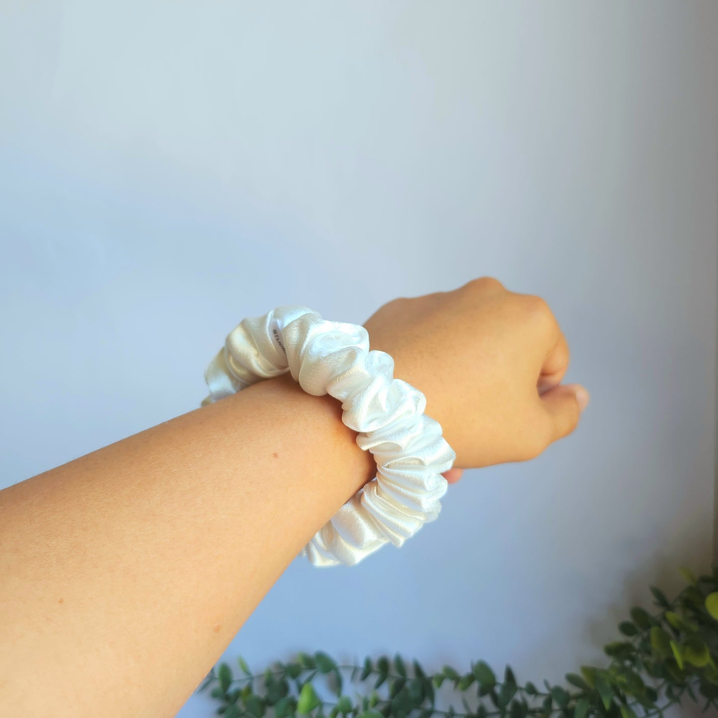 Angel Skinney Scrunchie