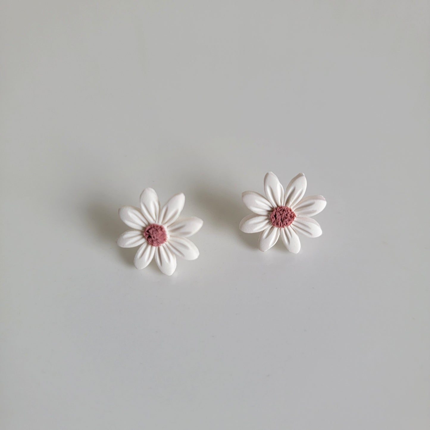 Daisy Stud (Multi Color)