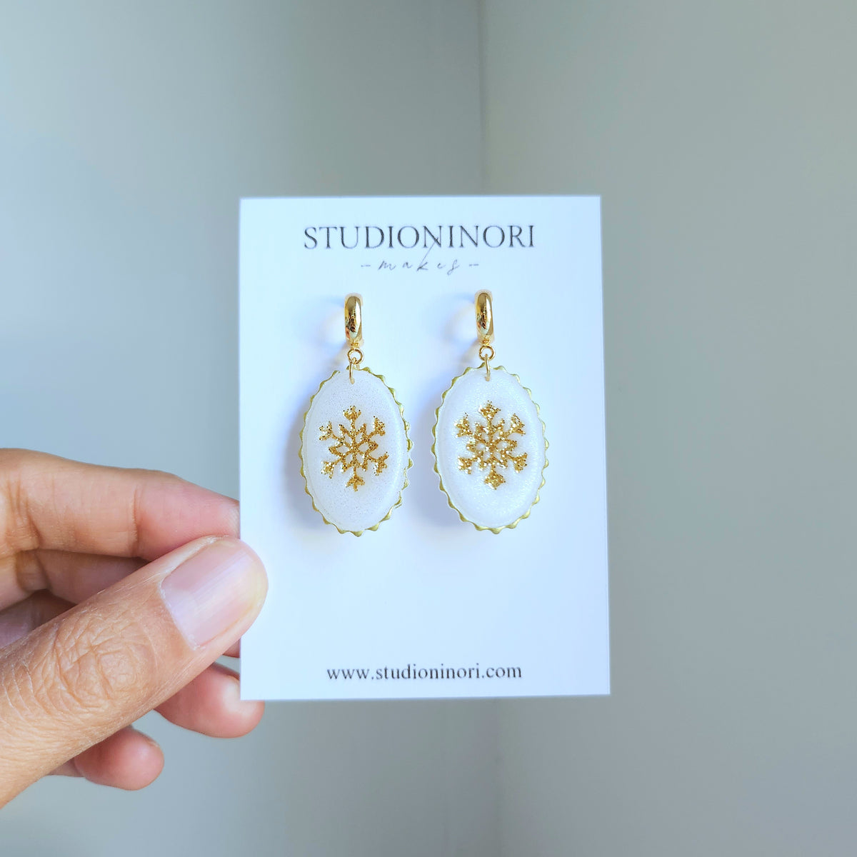 Snowflake Cameo Earrings (White)