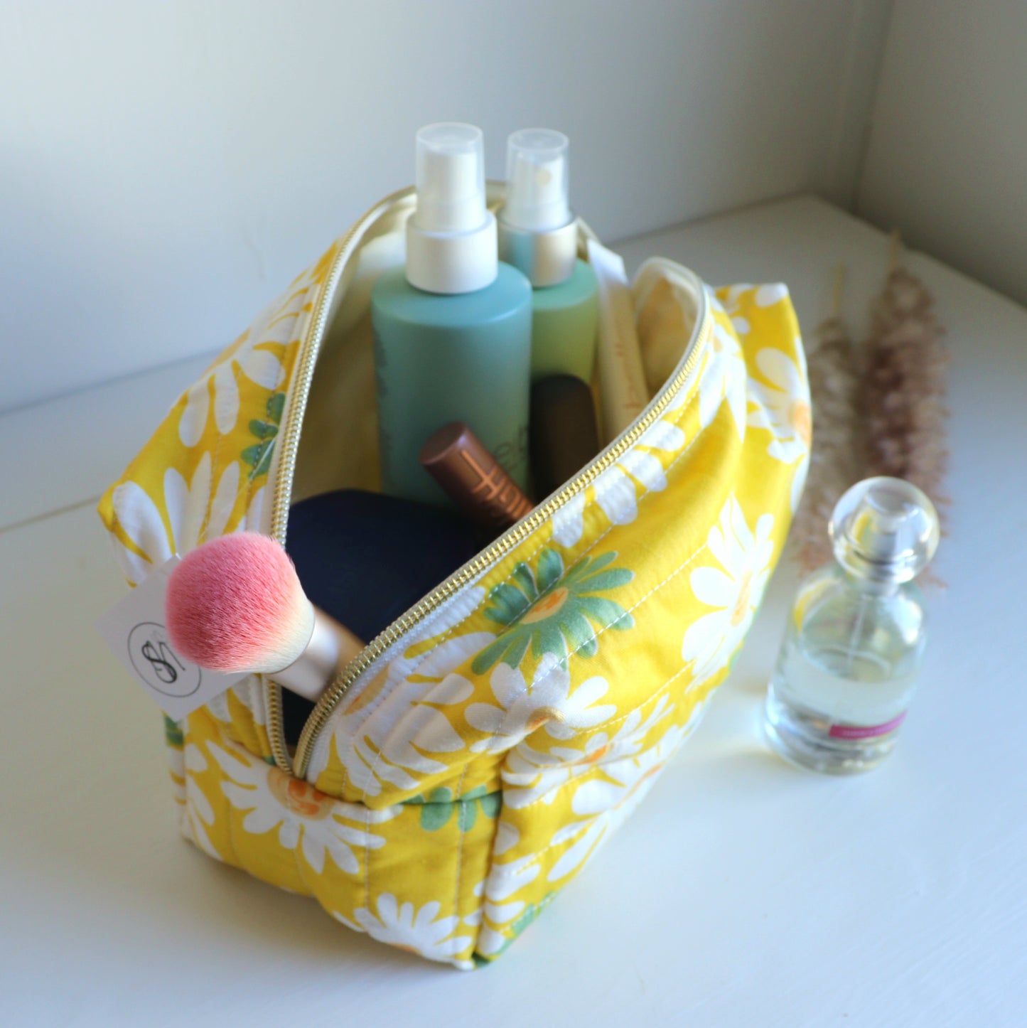 Quilted Daisy Makeup Bag